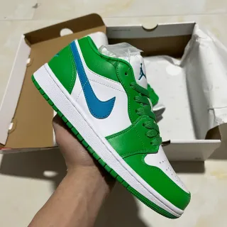 Tênis lifestyle Air Jordan 1 Low verde branco azul