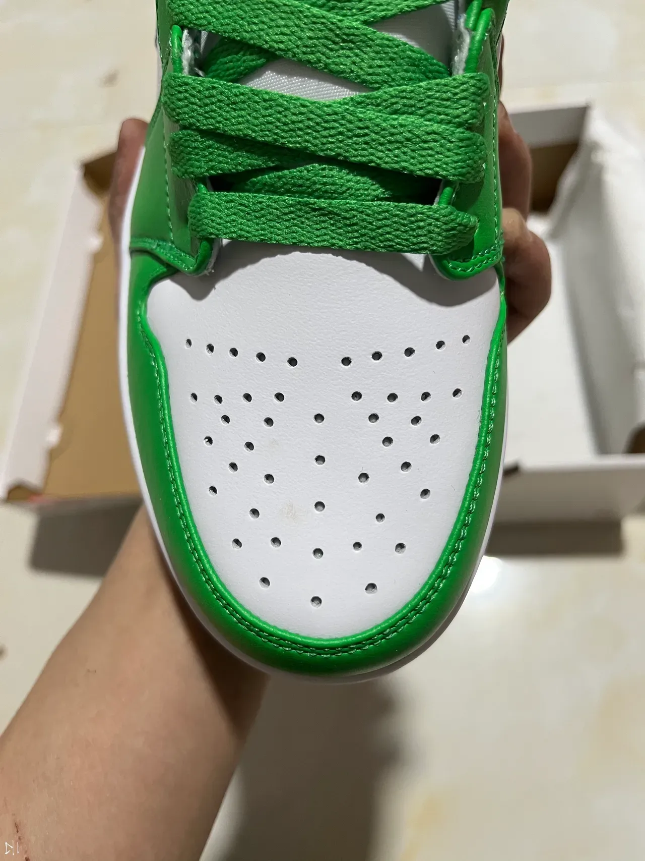 Baskets lifestyle Air Jordan 1 Low vert blanc bleu 3