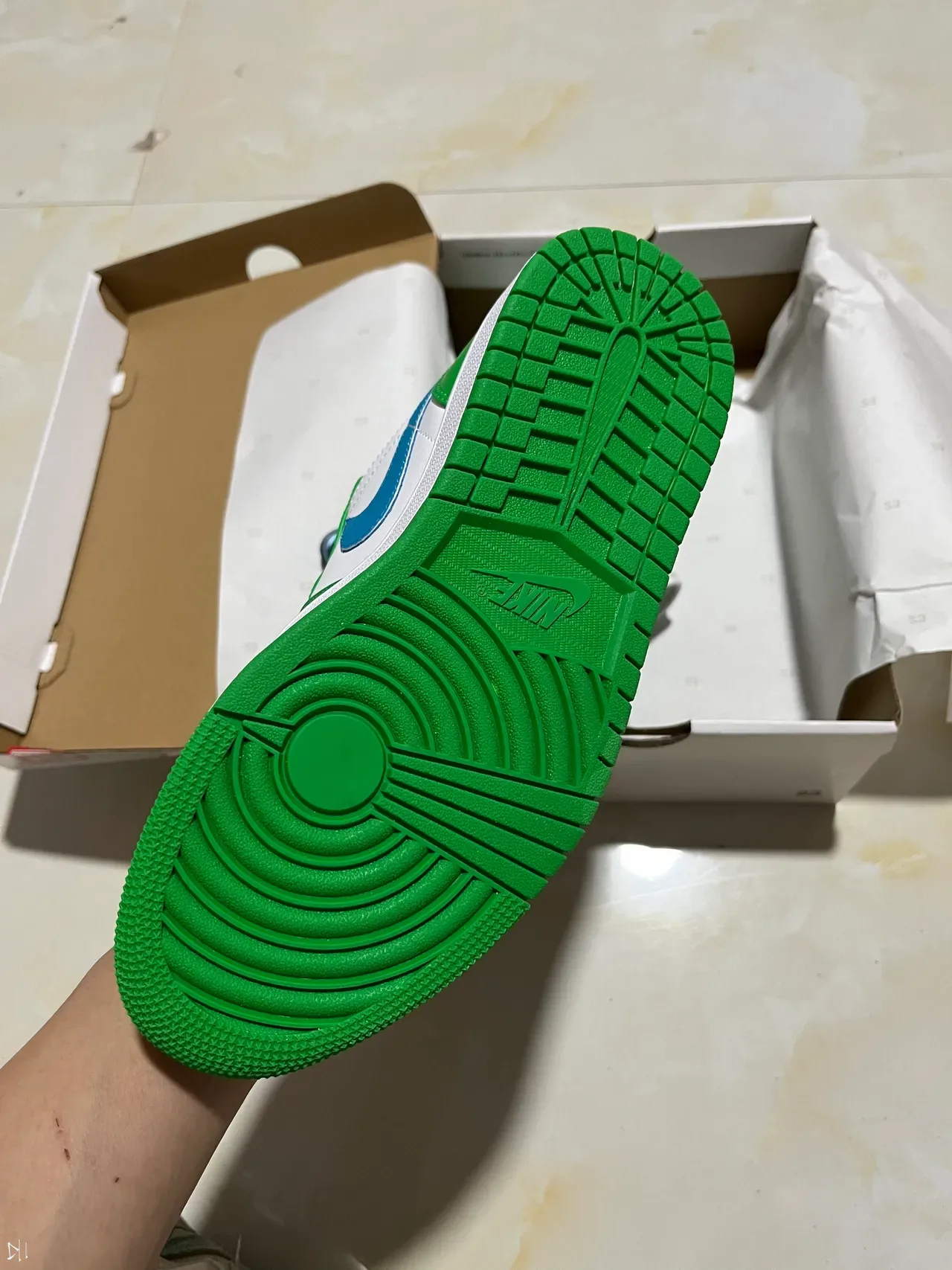 Baskets lifestyle Air Jordan 1 Low vert blanc bleu 5