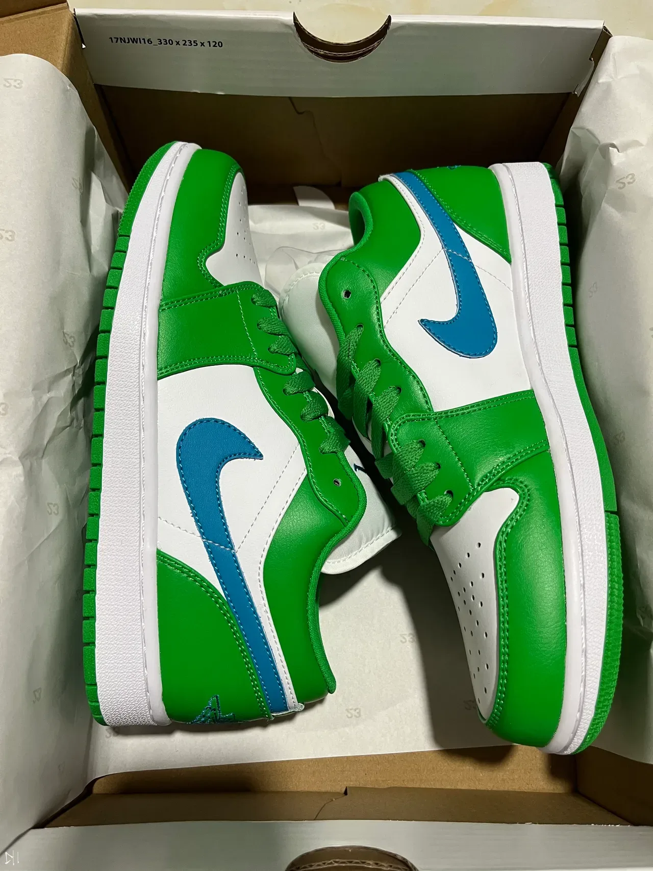 Baskets lifestyle Air Jordan 1 Low vert blanc bleu 7