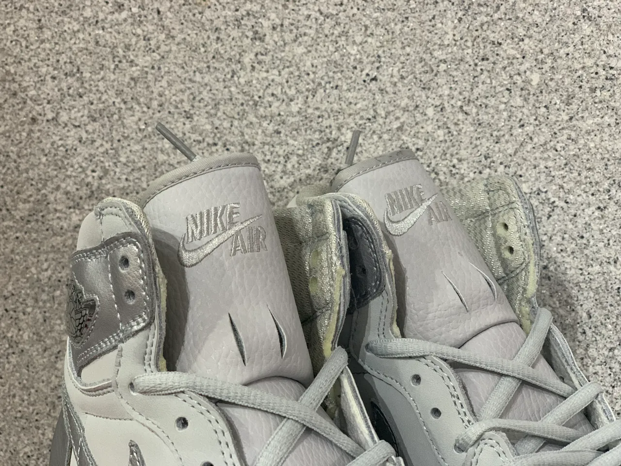 Tênis de basquete de cano alto Air Jordan 1 prata metálico 4