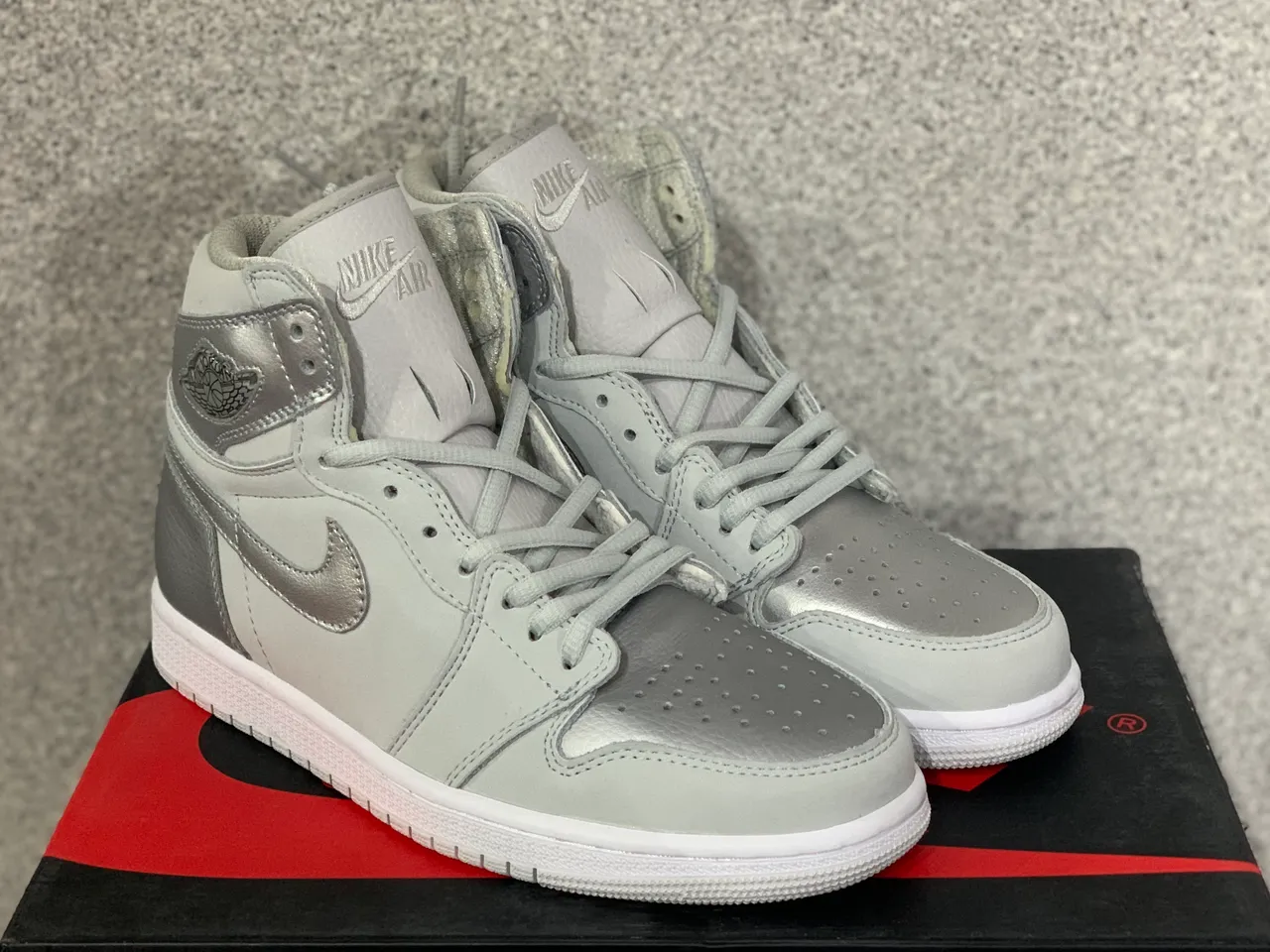Tênis de basquete de cano alto Air Jordan 1 prata metálico 5