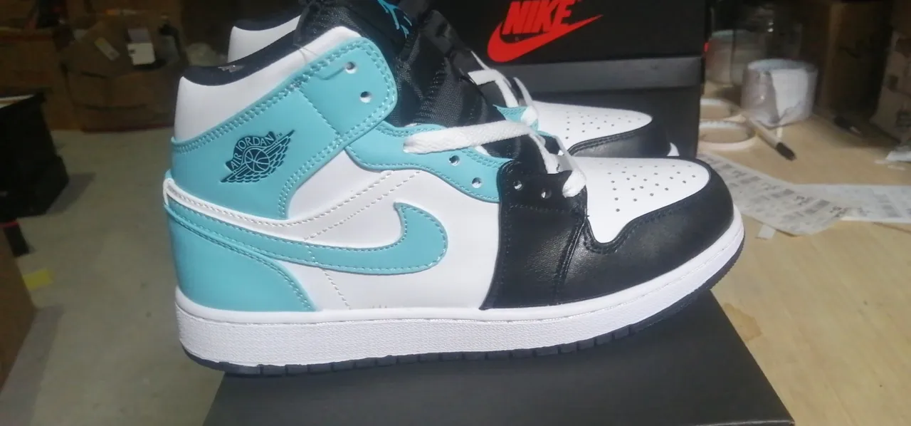 Air Jordan 1 Mid Aqua Black White 篮球鞋 2