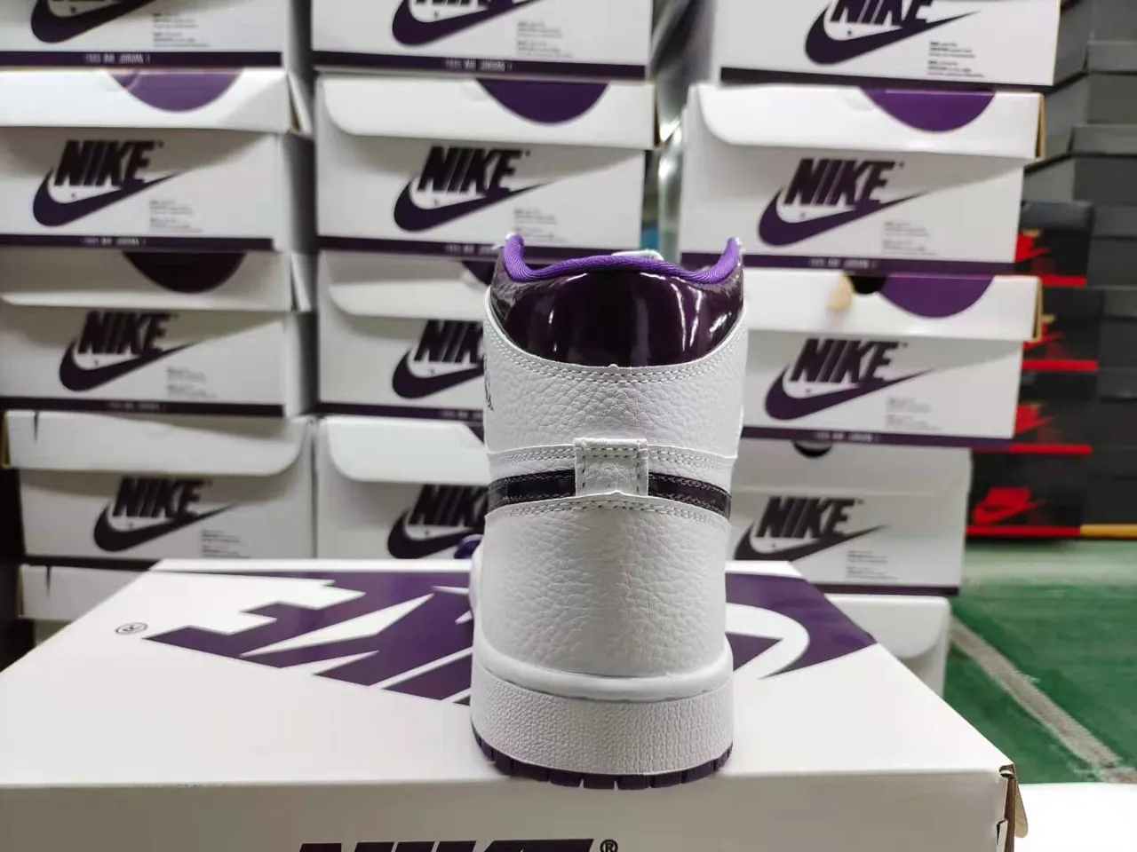 Air Jordan 1 tênis de basquete branco e roxo 3