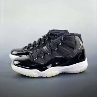 Tênis de basquete Air Jordan 11 em couro envernizado preto