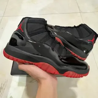 Air Jordan 11 黑红漆皮篮球鞋