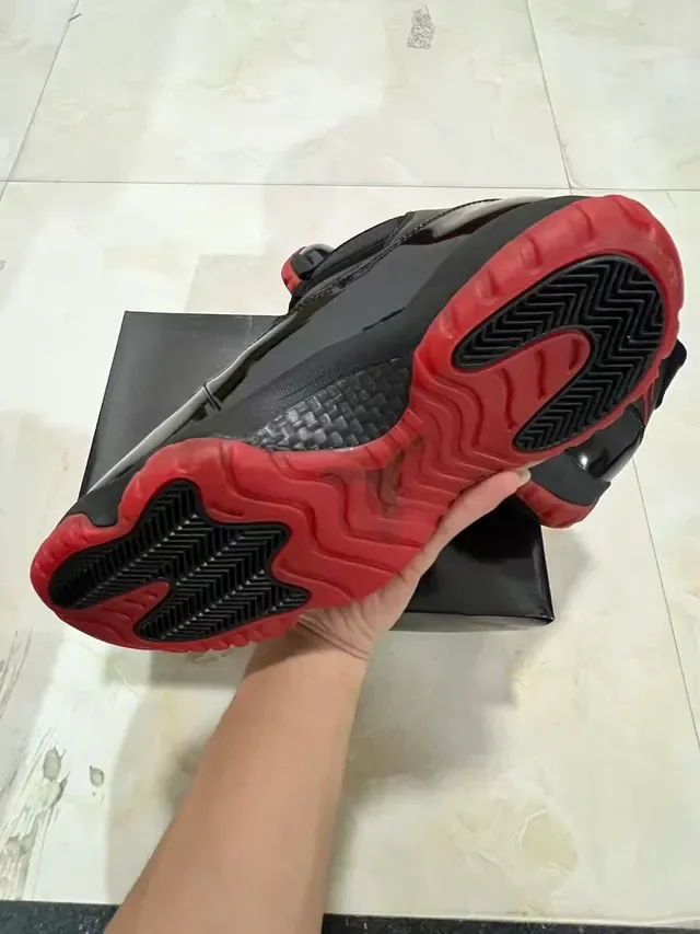 Air Jordan 11 أسود أحمر جلد لامع حذاء كرة السلة 6