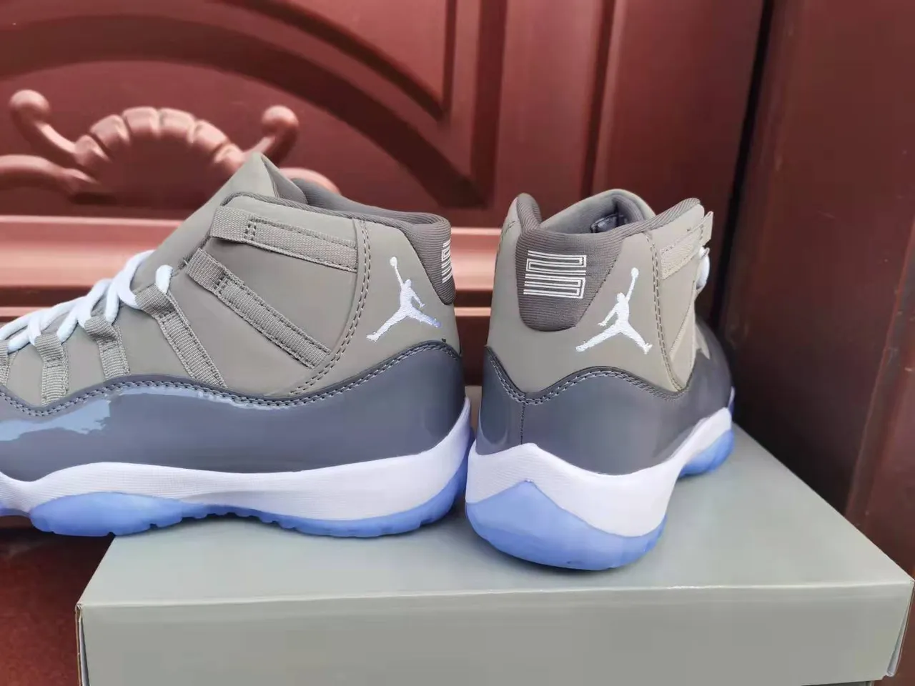 Zapatillas de baloncesto de caña alta Air Jordan 11 gris azul con puntera de charol 3