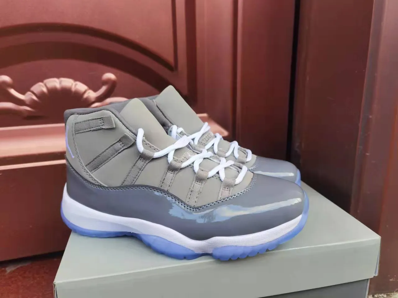 Zapatillas de baloncesto de caña alta Air Jordan 11 gris azul con puntera de charol 4