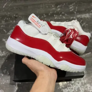 Air Jordan 11 লাল এবং সাদা পেটেন্ট লেদার বাস্কেটবল জুতো