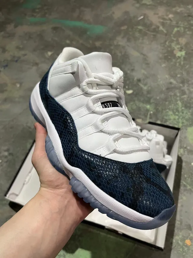 Air Jordan 11 সাদা নেভি স্নেকস্কিন বাস্কেটবল জুতো 2