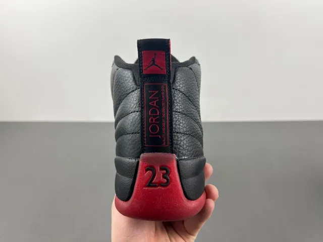 Air Jordan 12 काले और लाल बास्केटबॉल जूते 4