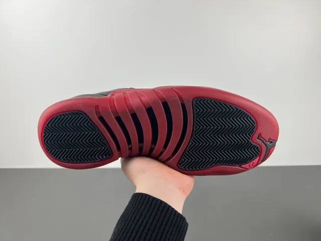Air Jordan 12 काले और लाल बास्केटबॉल जूते 9