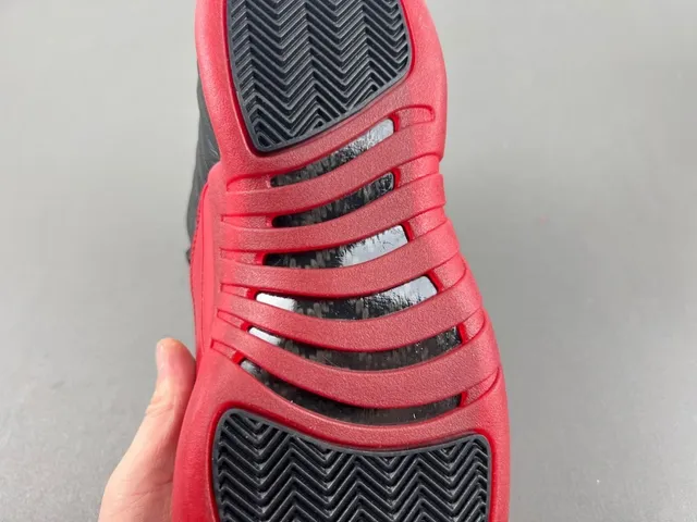 Air Jordan 12 काले और लाल बास्केटबॉल जूते 10