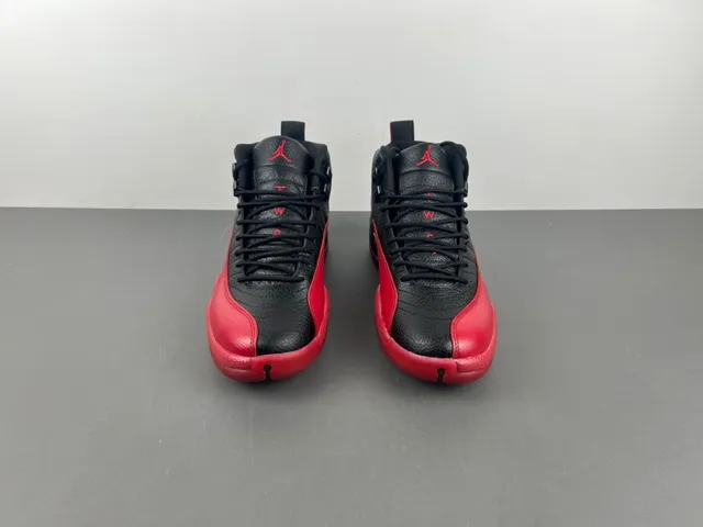 Air Jordan 12 काले और लाल बास्केटबॉल जूते 12