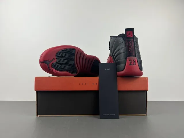 Air Jordan 12 काले और लाल बास्केटबॉल जूते 17