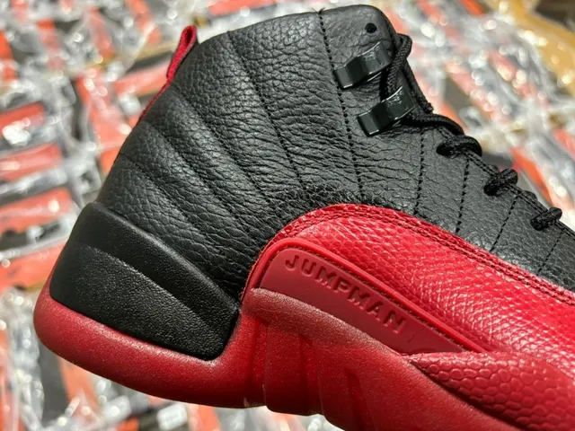 Air Jordan 12 काले और लाल बास्केटबॉल जूते 20
