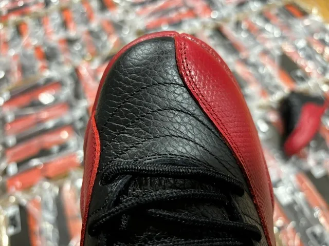 Air Jordan 12 काले और लाल बास्केटबॉल जूते 22