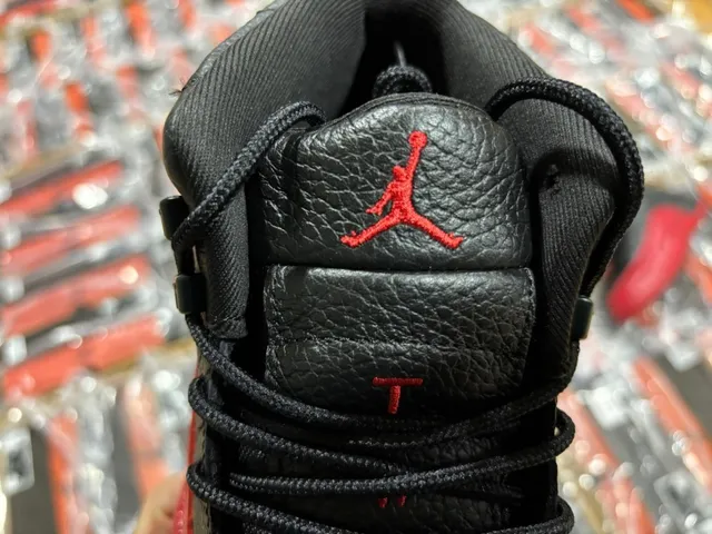 Air Jordan 12 काले और लाल बास्केटबॉल जूते 23