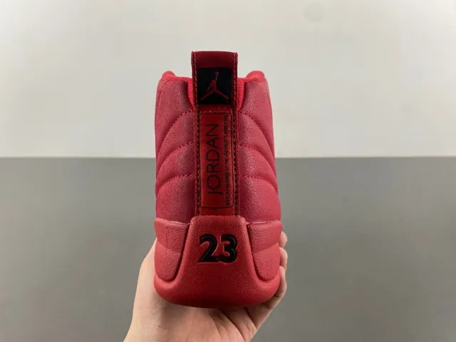 Tênis de basquete Air Jordan 12 vermelho monocromático 3