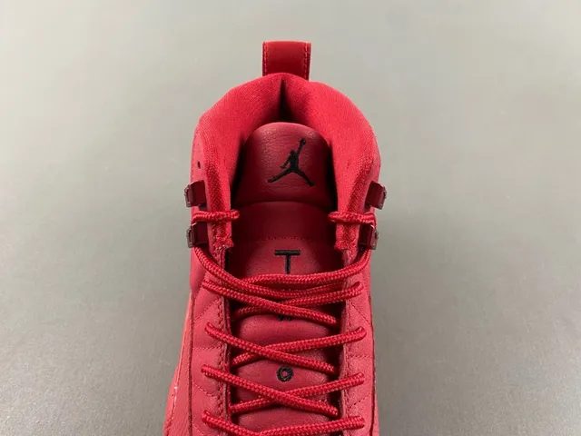 Tênis de basquete Air Jordan 12 vermelho monocromático 4