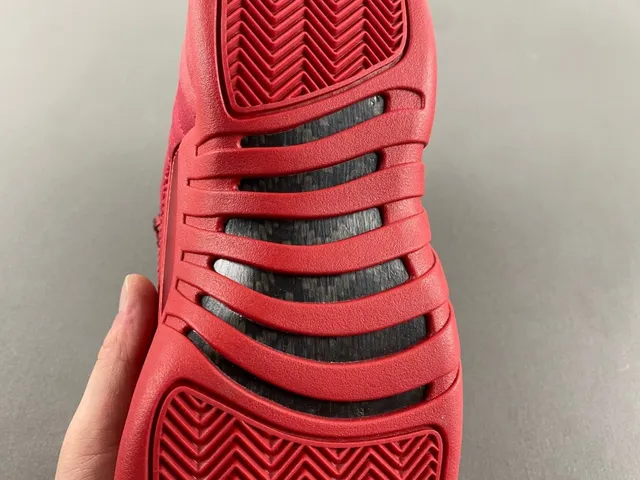 Tênis de basquete Air Jordan 12 vermelho monocromático 6