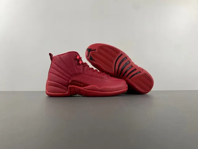 Tênis de basquete Air Jordan 12 vermelho monocromático 11