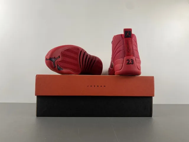 Tênis de basquete Air Jordan 12 vermelho monocromático 16