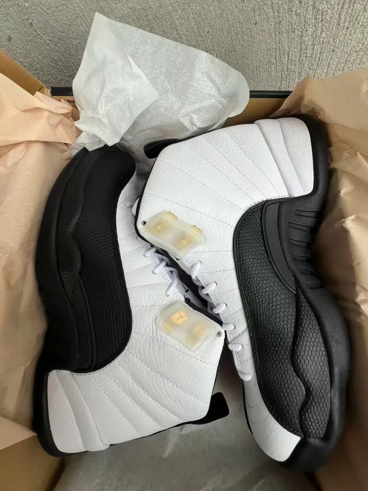 Air Jordan 12 أحذية كرة السلة أبيض أسود 9