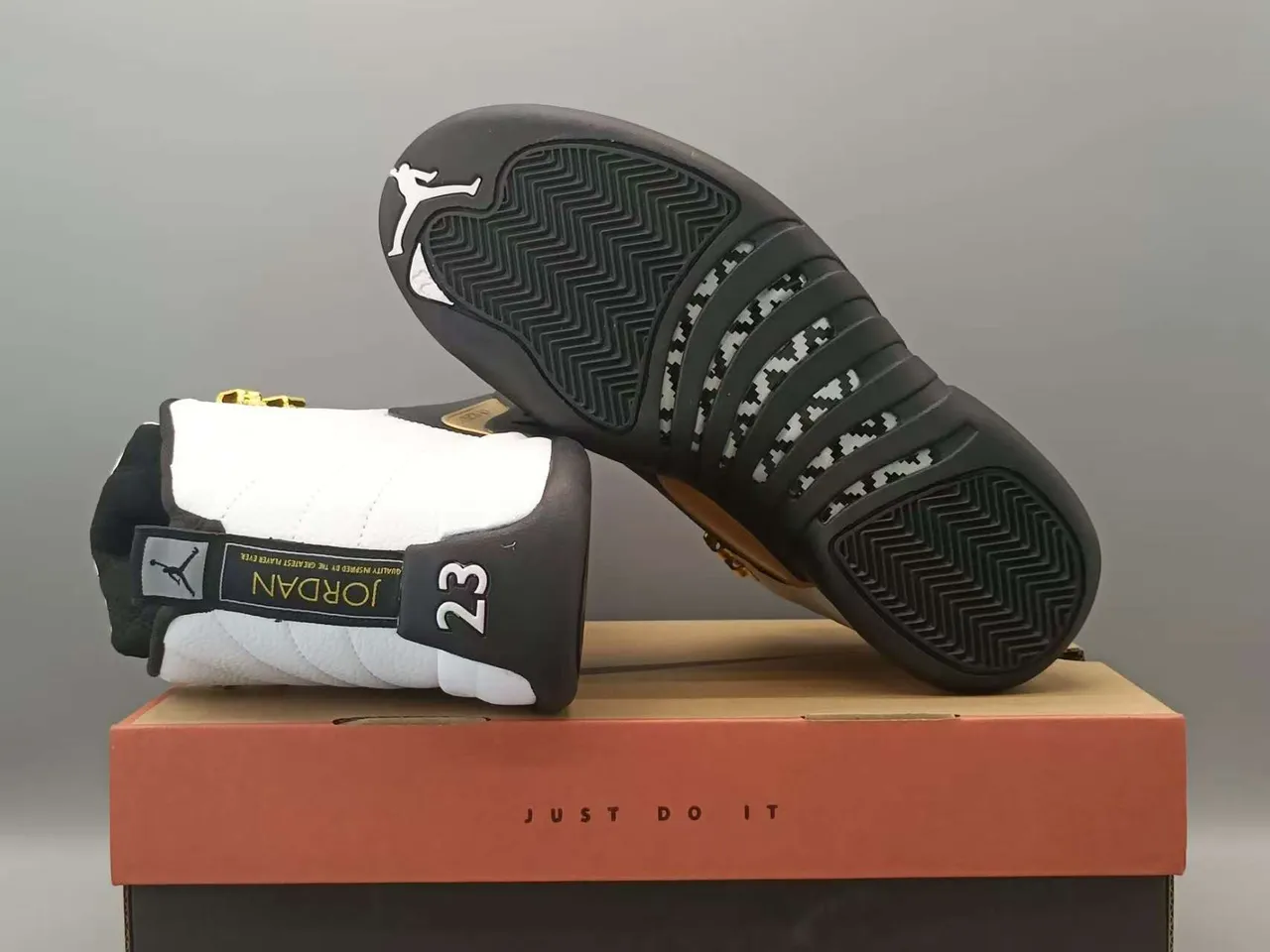 Air Jordan 12 সাদা কালো সোনালী বাস্কেটবল জুতা 3