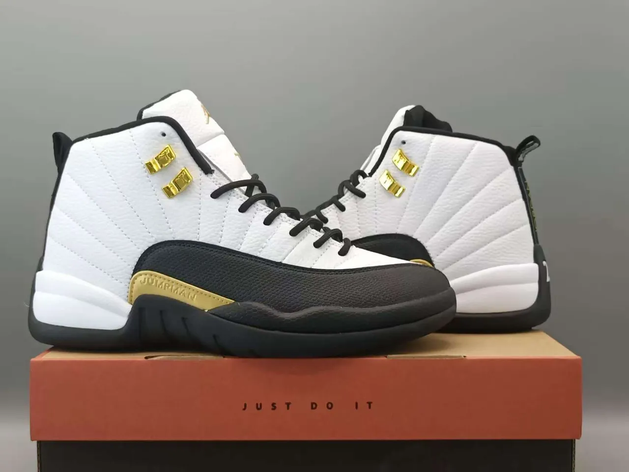 Air Jordan 12 সাদা কালো সোনালী বাস্কেটবল জুতা 4