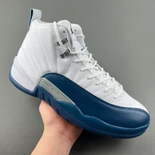 Tênis de basquete Air Jordan 12 branco e azul-marinho