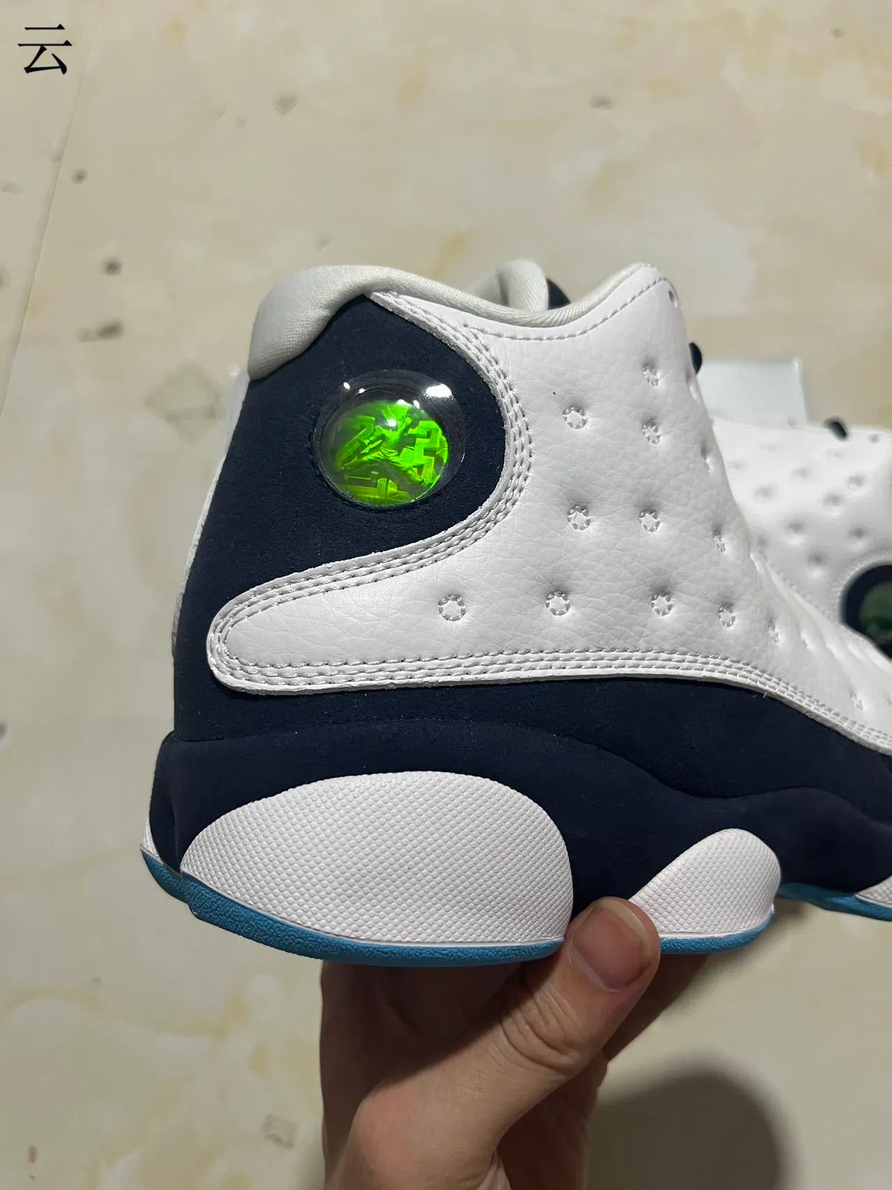 Tênis de basquete Air Jordan 13 branco e azul-marinho 7