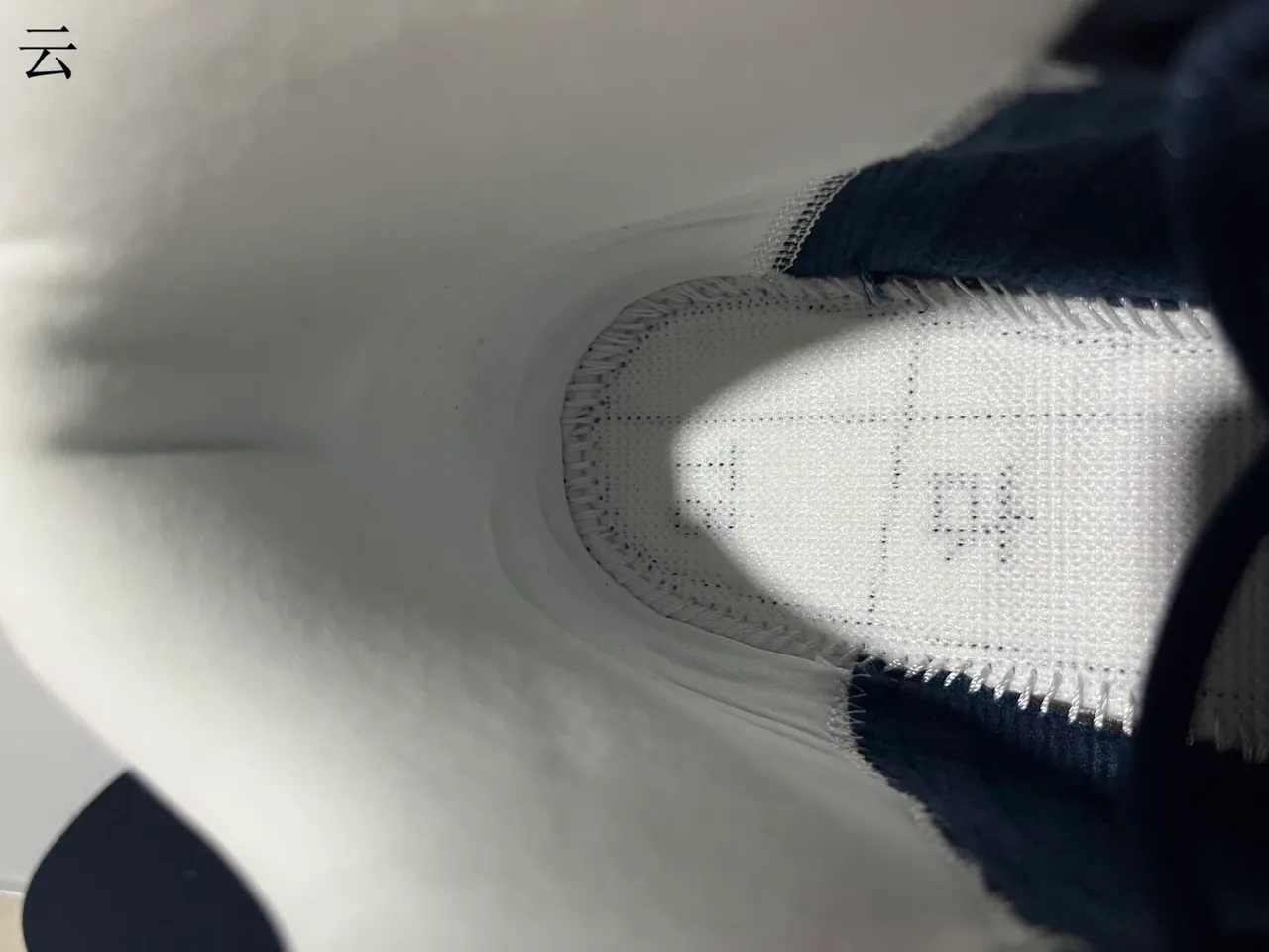 Tênis de basquete Air Jordan 13 branco e azul-marinho 10