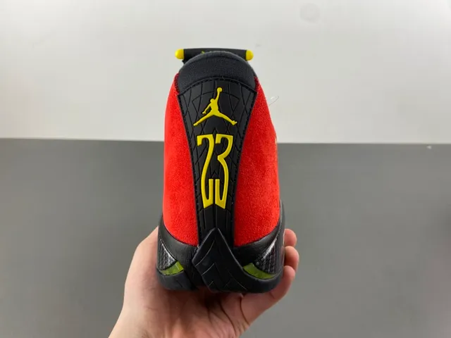 Tênis de basquete Air Jordan 14 Ferrari em camurça vermelha 4