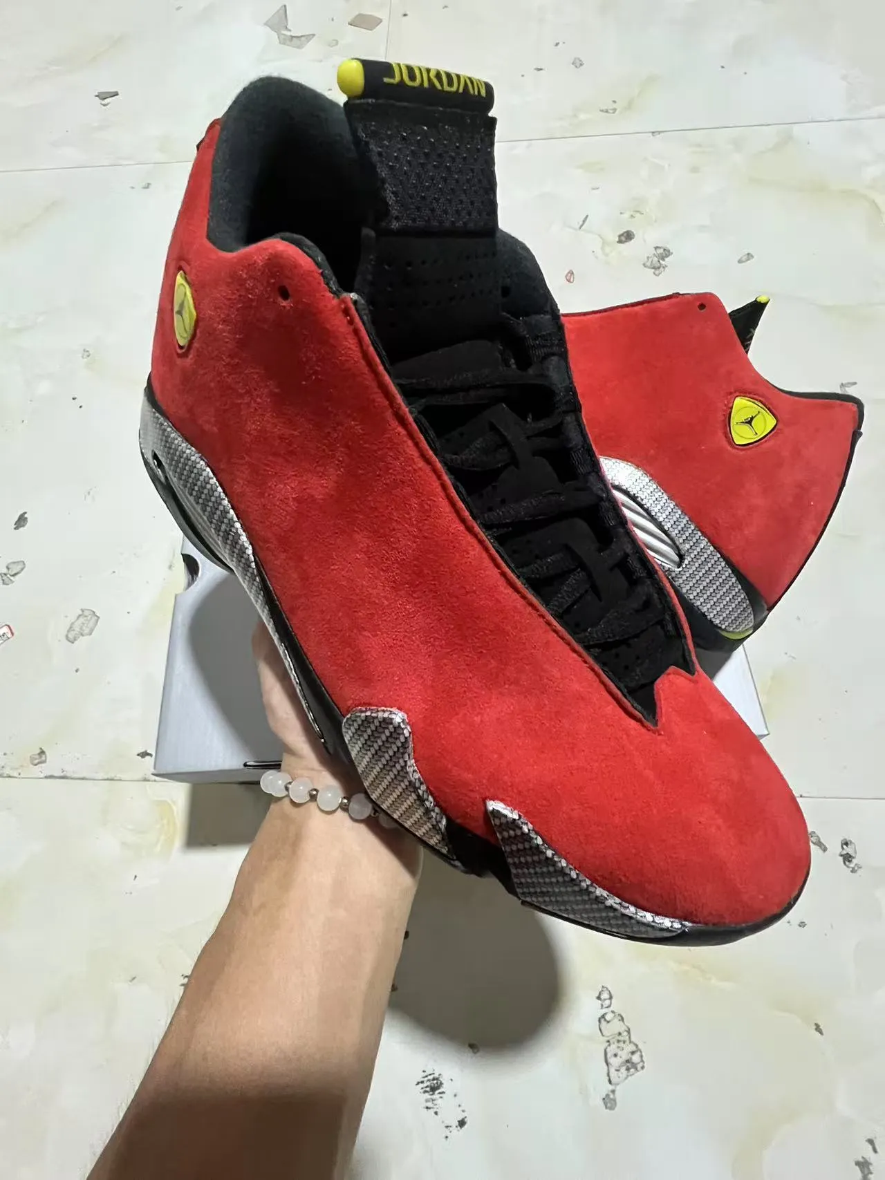 Air Jordan 14 Ferrari أحذية كرة السلة من المخمل الأحمر 2
