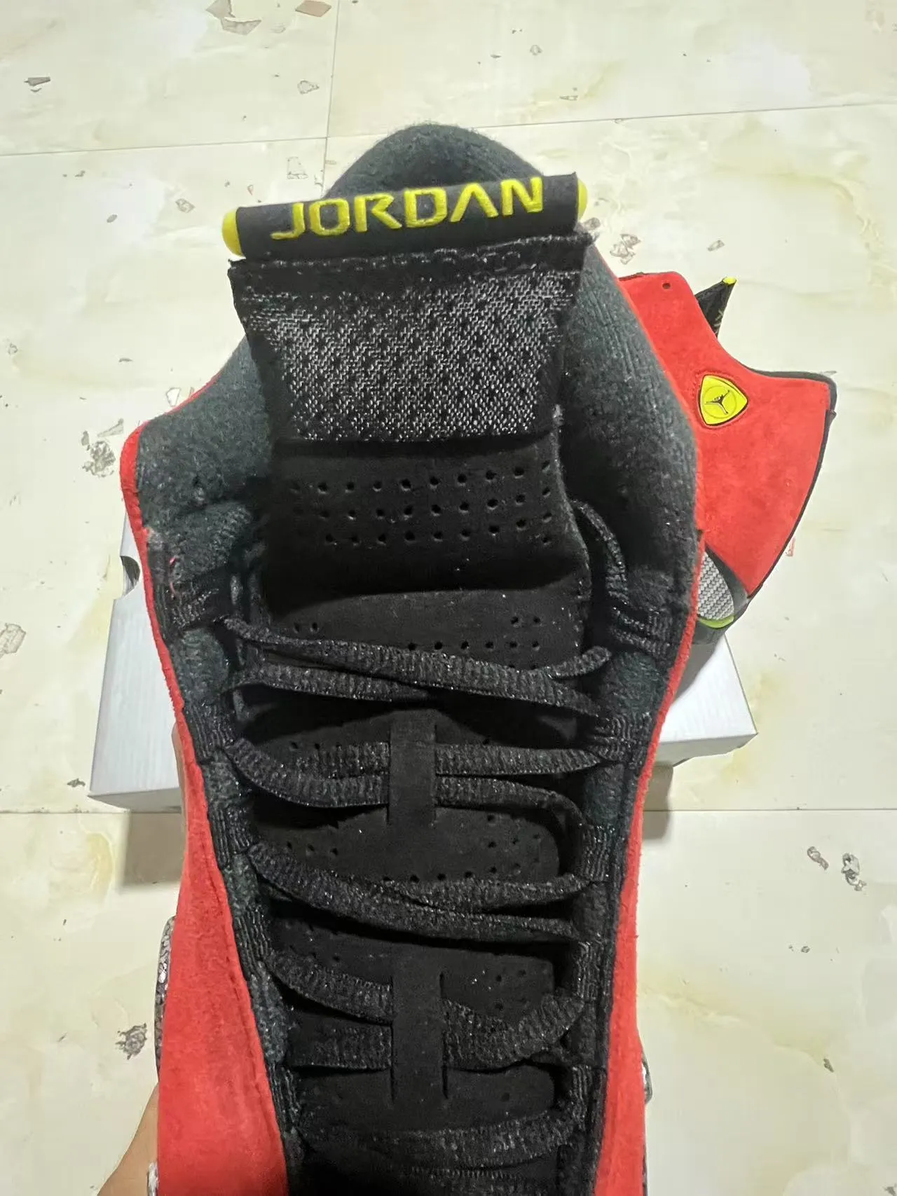 Air Jordan 14 Ferrari أحذية كرة السلة من المخمل الأحمر 4