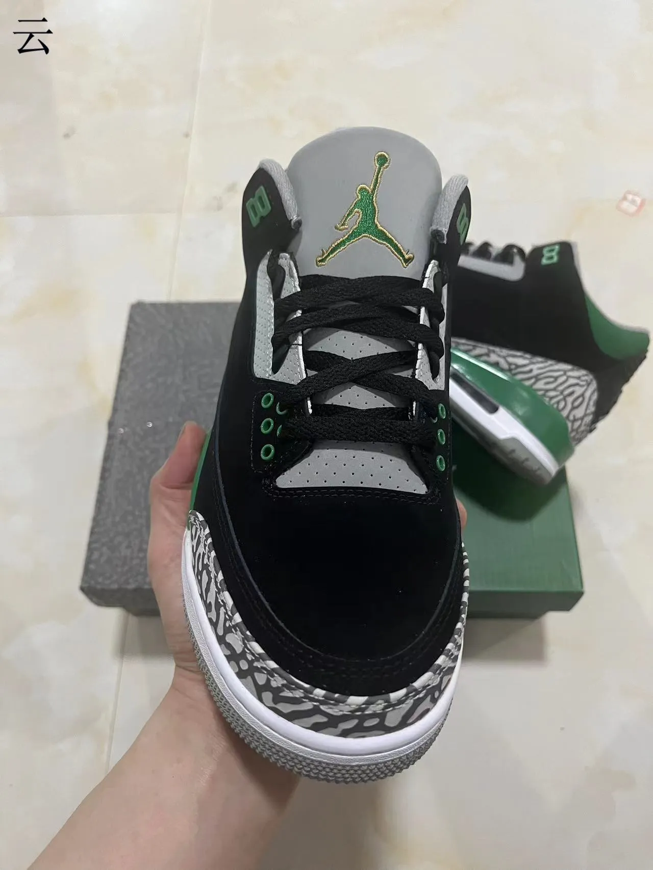 أحذية كرة السلة Air Jordan 3 باللونين الأسود والأخضر بنقشة الفيل 2