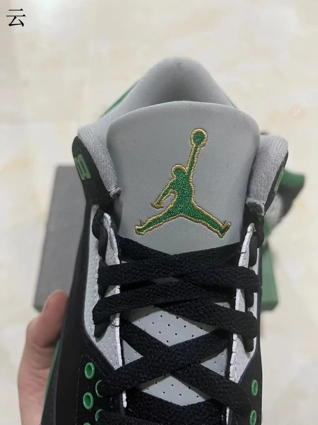 أحذية كرة السلة Air Jordan 3 باللونين الأسود والأخضر بنقشة الفيل 3