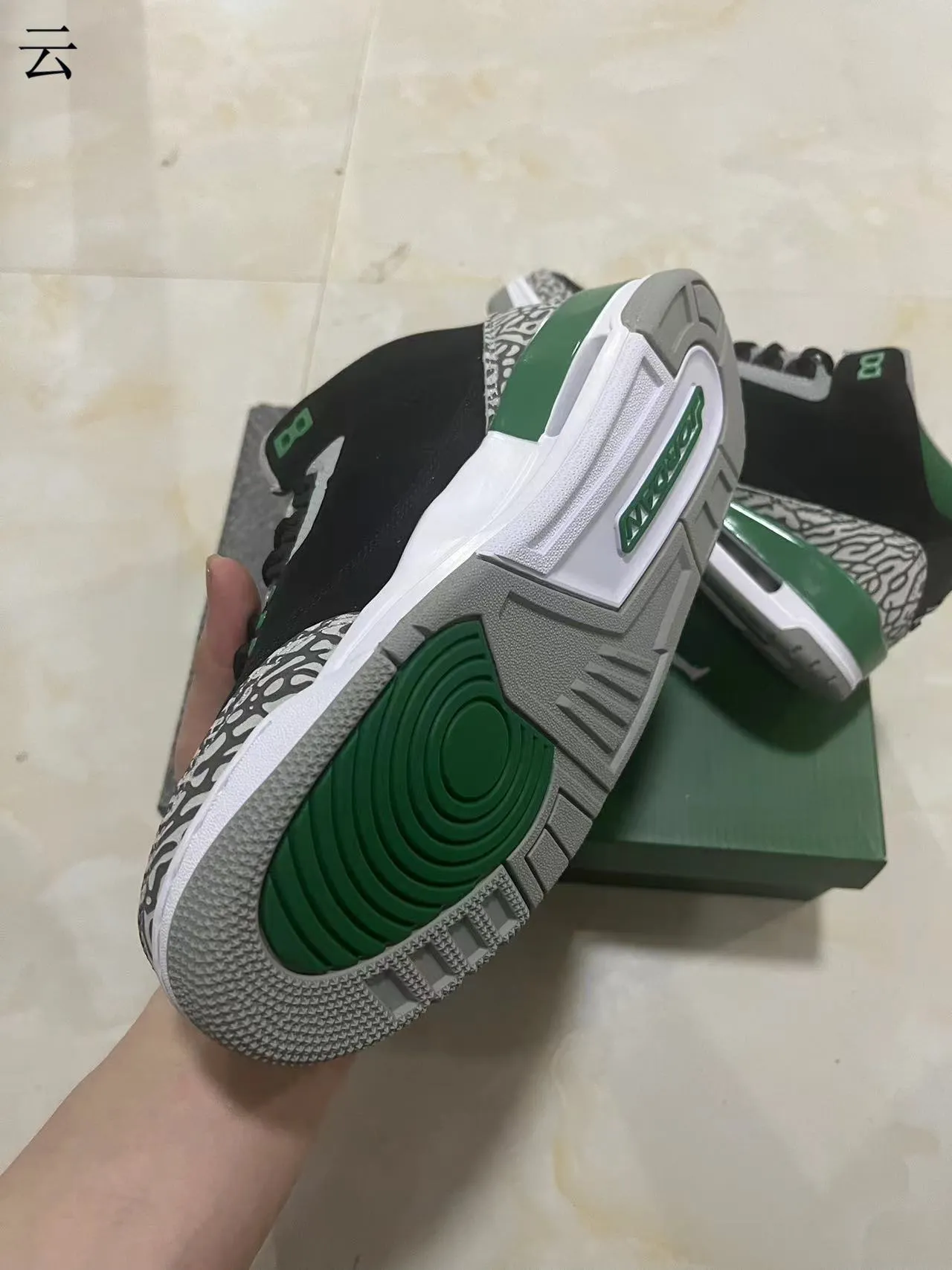 أحذية كرة السلة Air Jordan 3 باللونين الأسود والأخضر بنقشة الفيل 5
