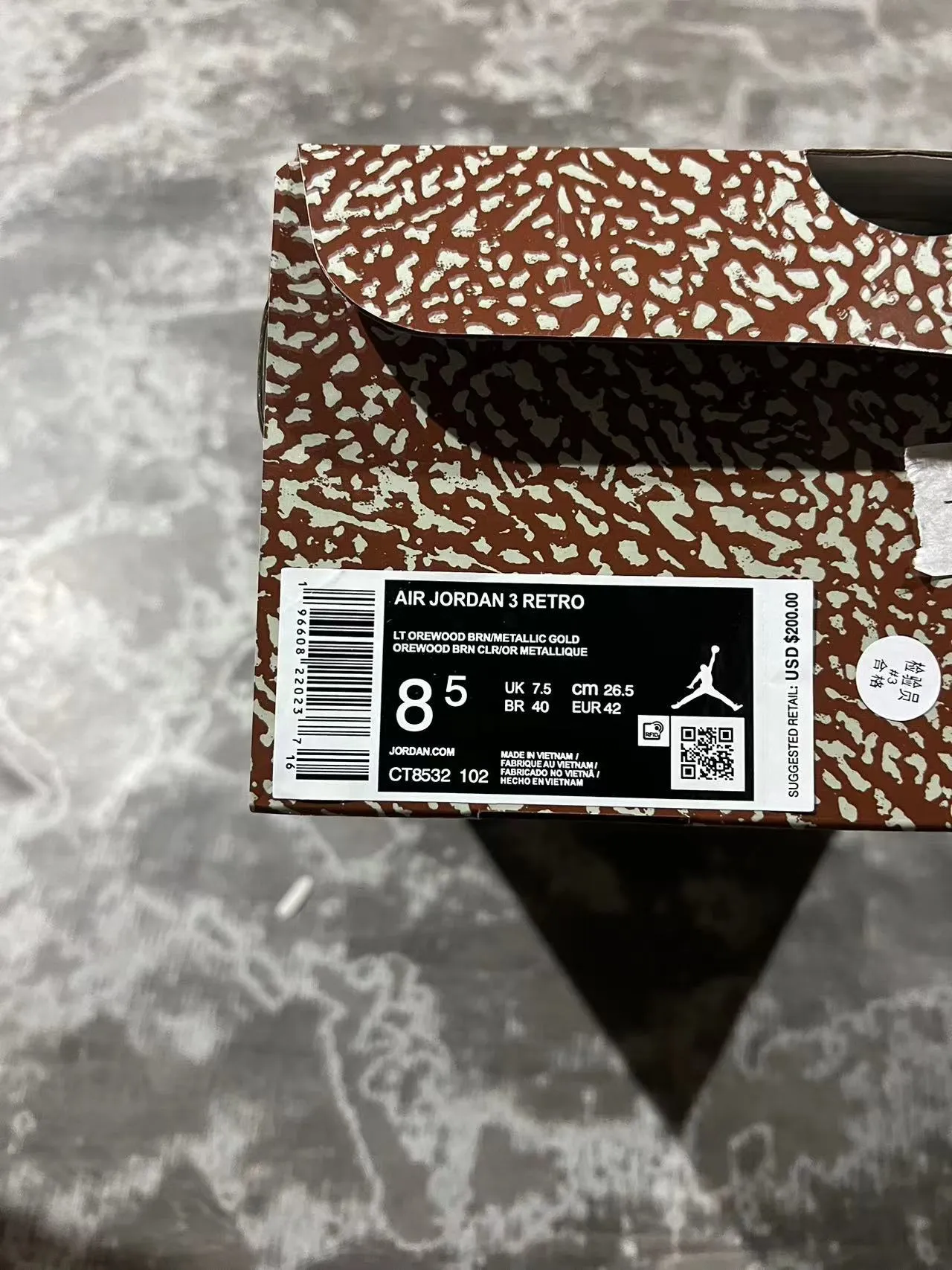 Tênis de basquete Air Jordan 3 com estampa de elefante bege e marrom 10