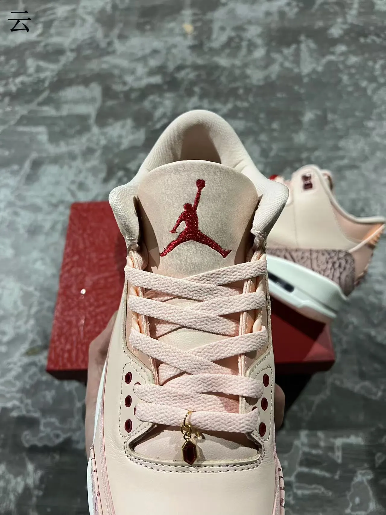 Zapatillas de baloncesto Air Jordan 3 rosa pálido con estampado de elefante 4