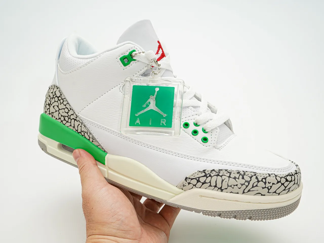 حذاء كرة السلة Air Jordan 3 أبيض أسمنتي أخضر 3