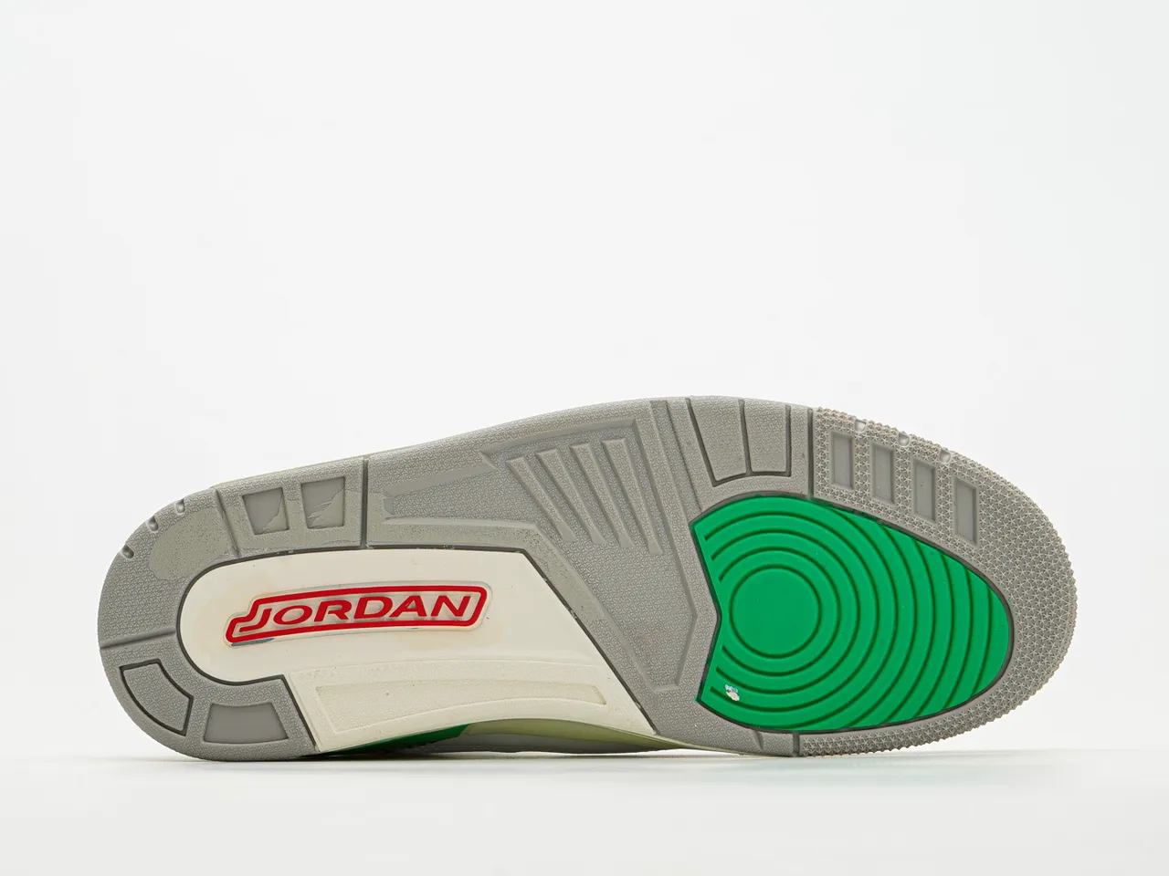 حذاء كرة السلة Air Jordan 3 أبيض أسمنتي أخضر 8
