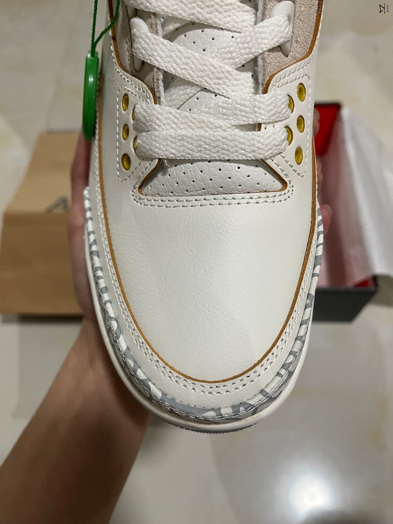 Zapatillas de baloncesto Air Jordan 3 blancas con estampado de elefante y talón degradado 3