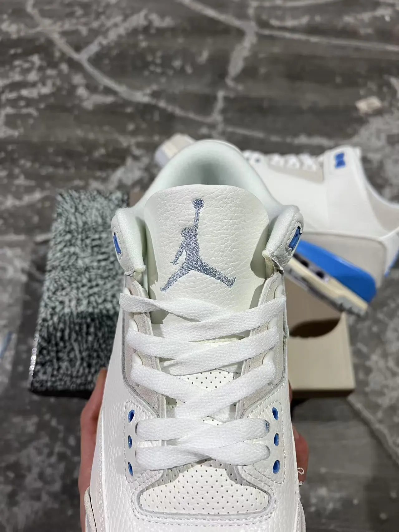 Chaussures de basketball Air Jordan 3 blanc gris clair bleu 4