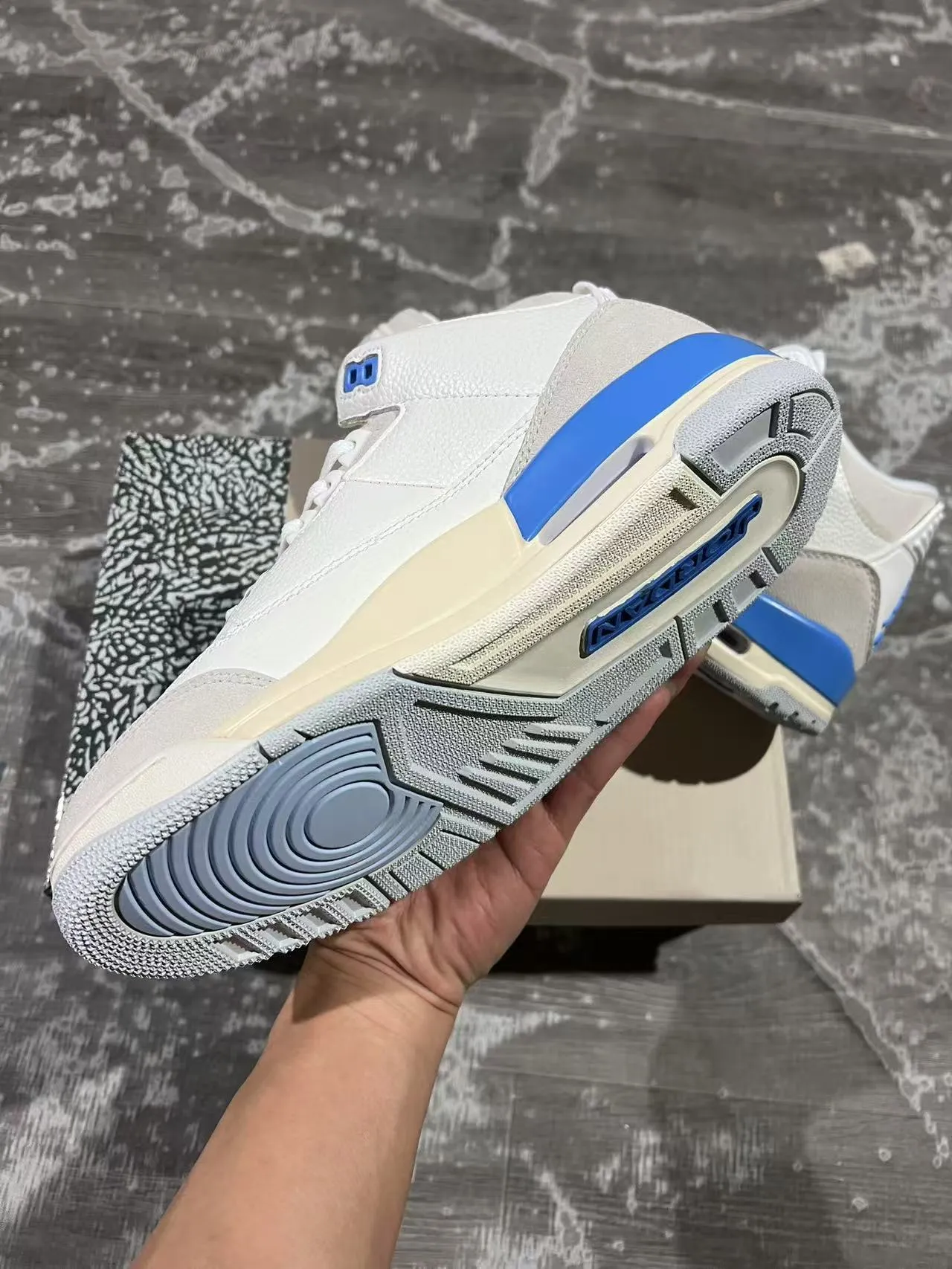 Chaussures de basketball Air Jordan 3 blanc gris clair bleu 6