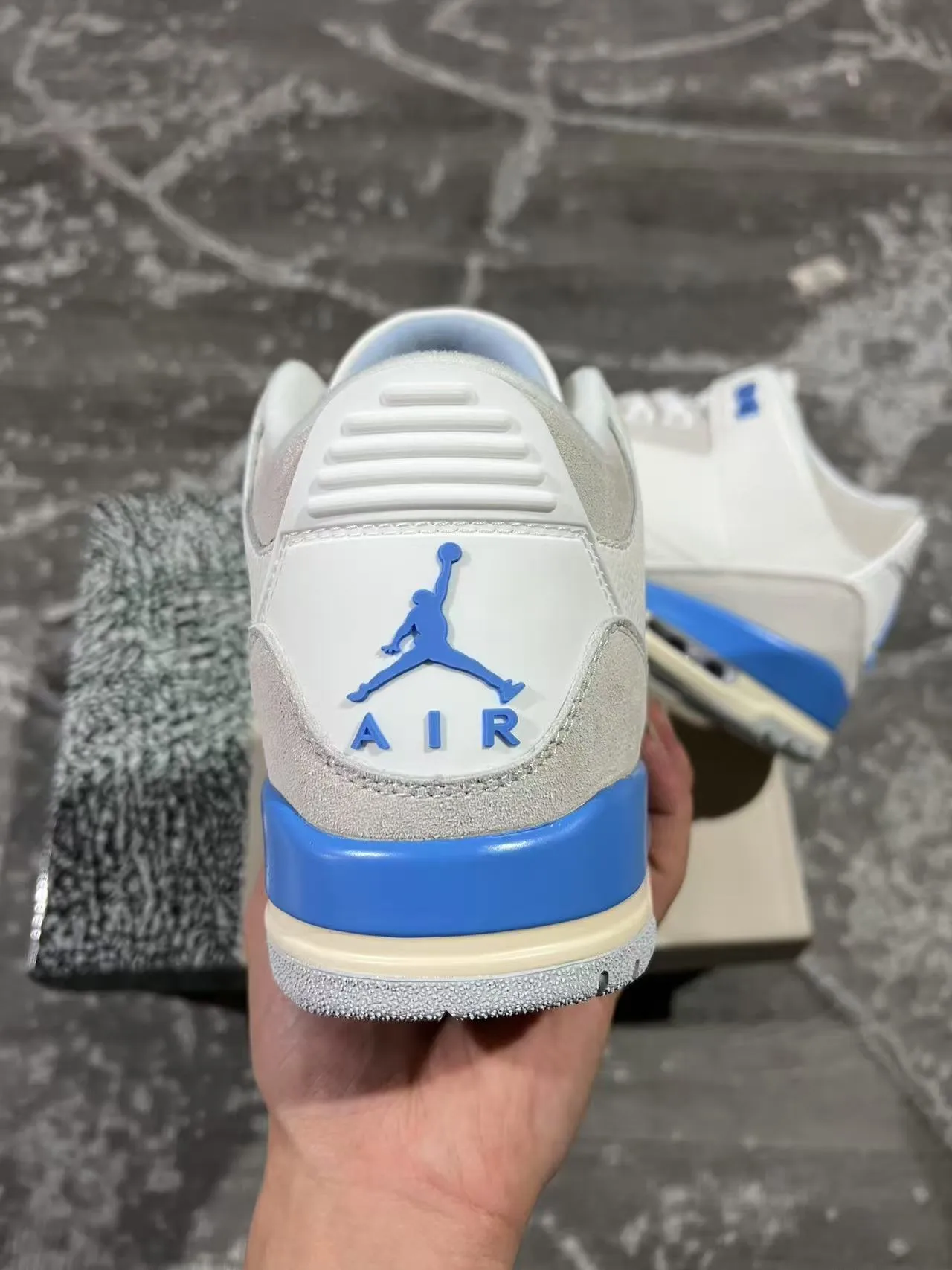 Chaussures de basketball Air Jordan 3 blanc gris clair bleu 8