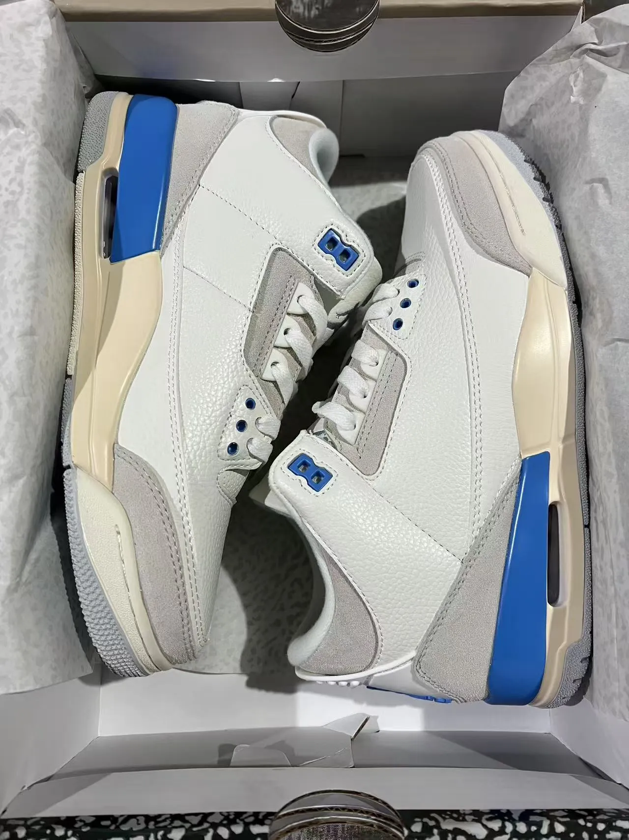 Chaussures de basketball Air Jordan 3 blanc gris clair bleu 9