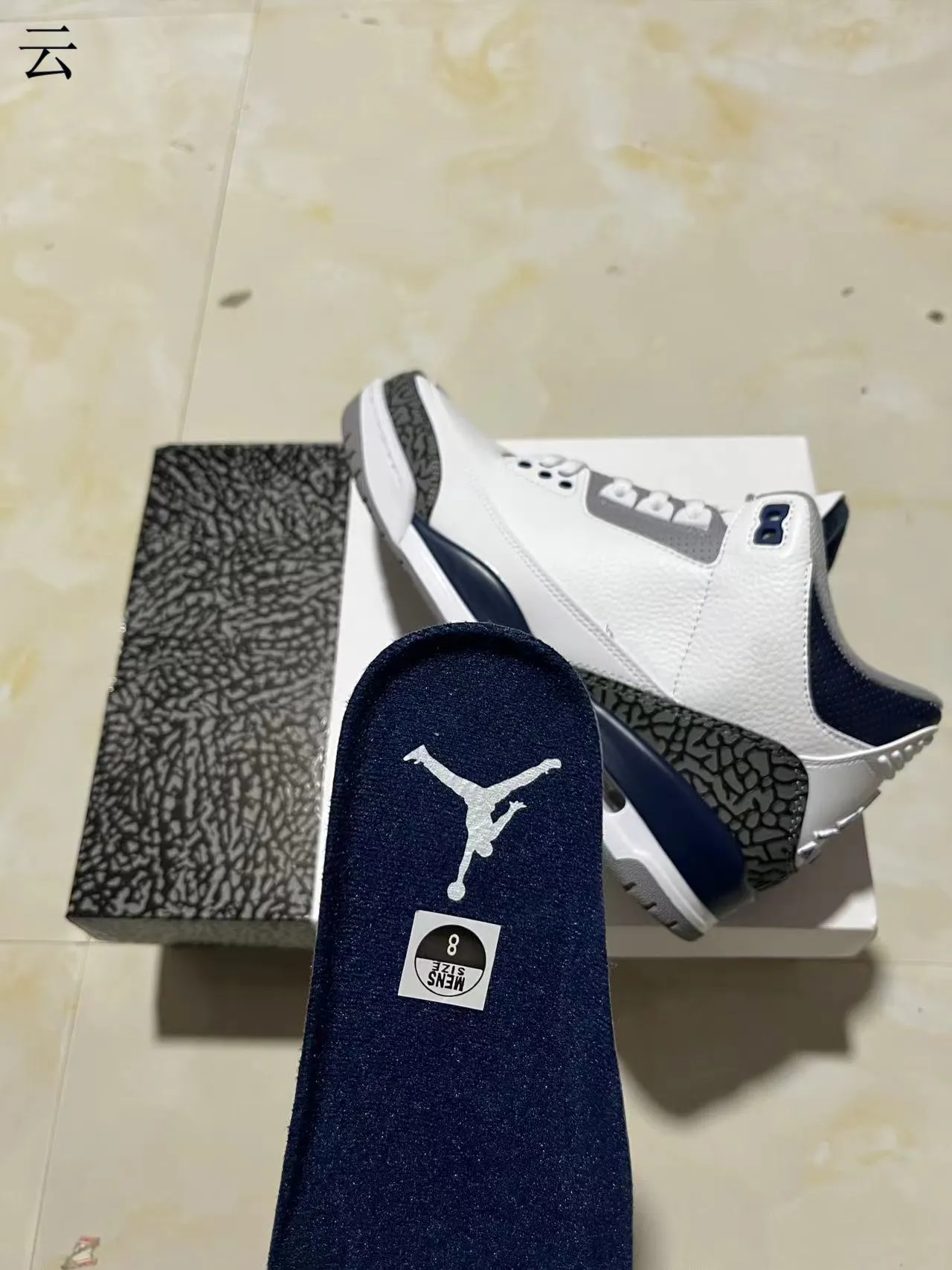 حذاء كرة السلة Air Jordan 3 أبيض وكحلي بنقشة الفيل 10
